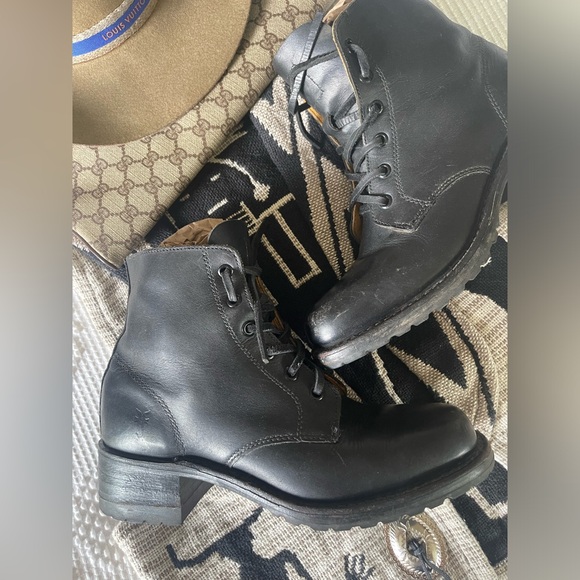 FRYE | Short Lug Lace Up Boots - Picture 3 of 8